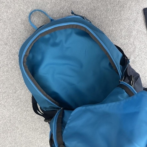 Patagonia Refugio 28L Backpack Blue Demandware XChange Laptop Outdoor Daypack - Picture 2 of 7